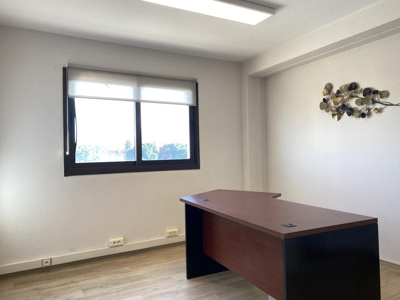 Bureau - 591 m²