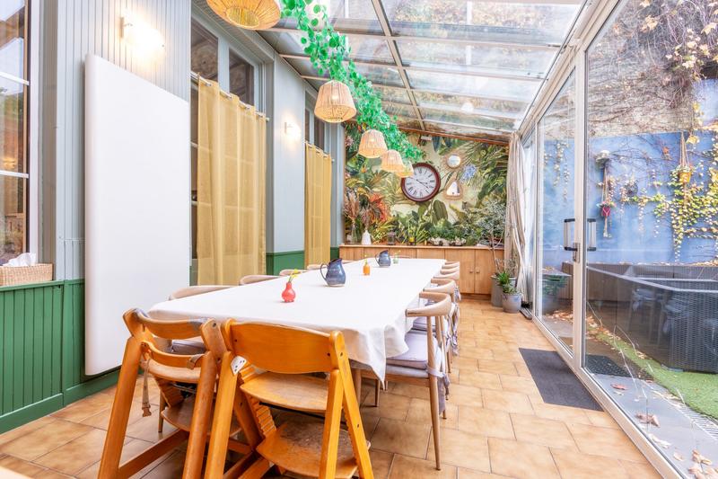 Maison - 360 m² - 9 pièces