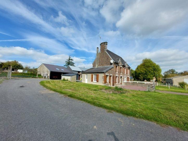 Maison - 93 m² - 7 pièces