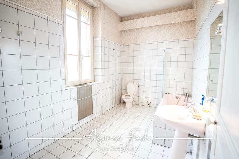 Maison - 245 m² - 10 pièces