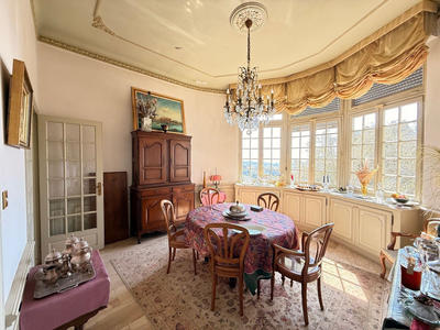 Maison - 244 m² - 8 pièces