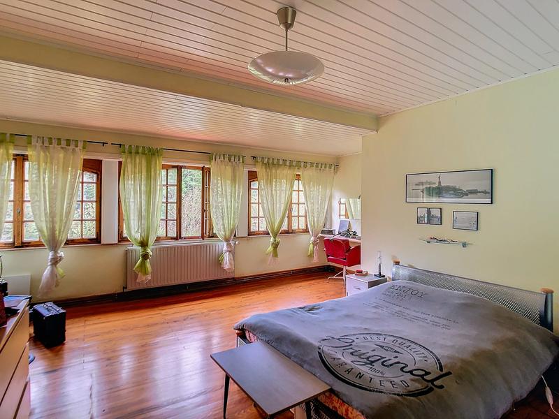 Maison - 233 m² - 8 pièces