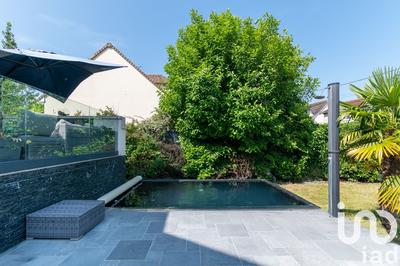 Maison - 215 m² - 10 pièces