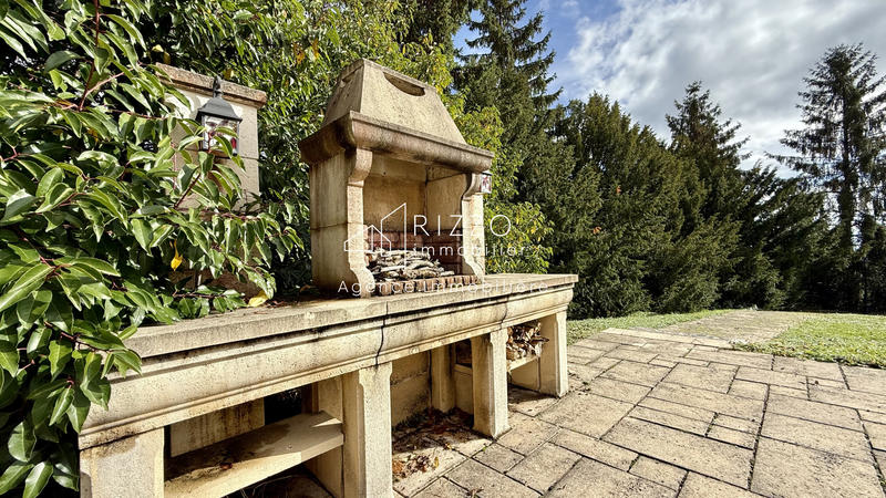 Maison - 450 m² - 20 pièces