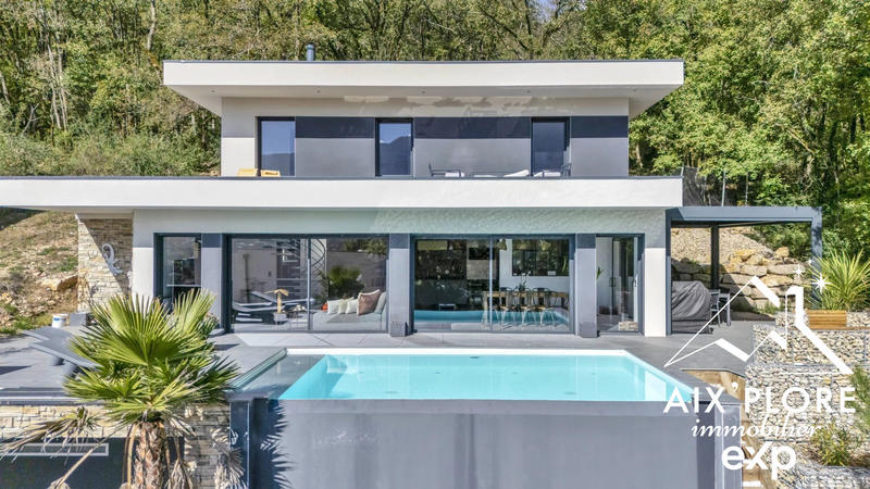 Maison - 230 m² - 6 pièces