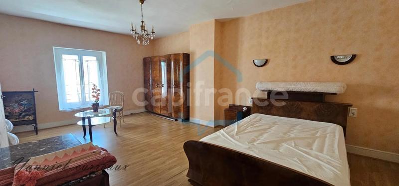 Maison - 244 m² - 9 pièces