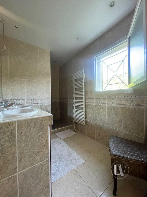 Villa - 170 m² - 6 pièces