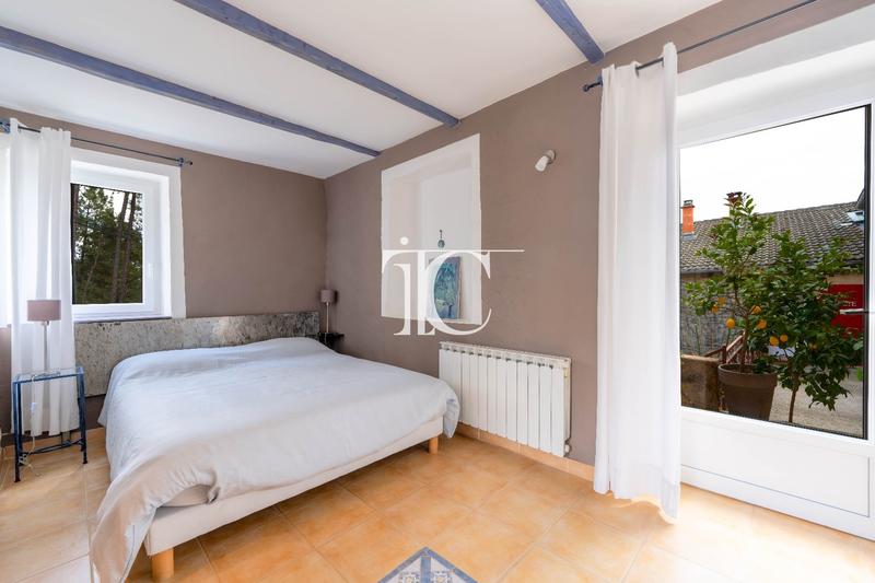 Maison - 245 m² - 9 pièces