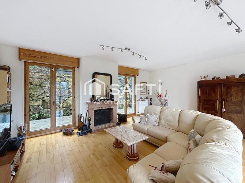 Maison - 238 m² - 6 pièces