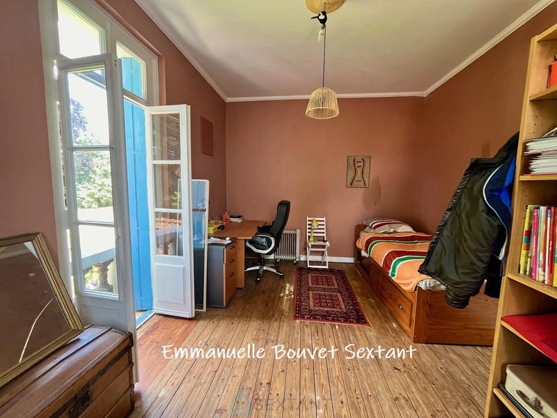 Maison - 180 m² - 9 pièces