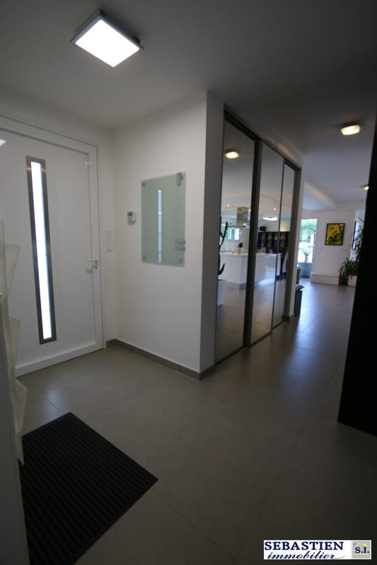 Maison contemporaine - 243 m² - 7 pièces