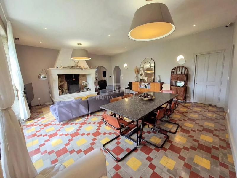 Mas - 220 m² - 6 pièces