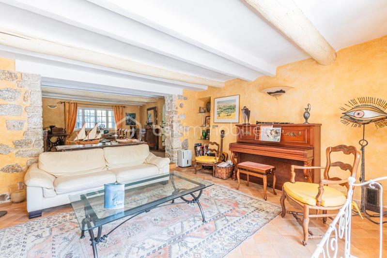 Maison - 218 m² - 6 pièces