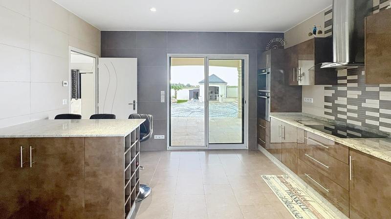 Maison - 210 m² - 7 pièces