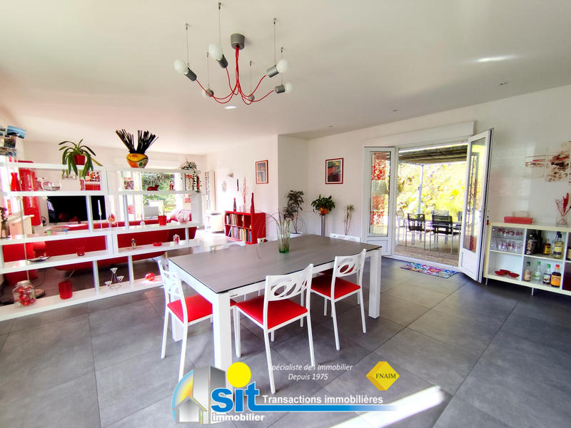 Maison - 194 m² - 8 pièces