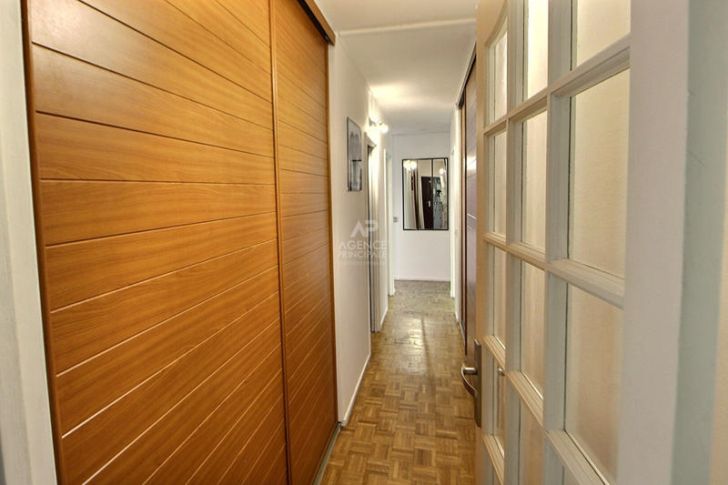 Appartement - 93 m² - 5 pièces