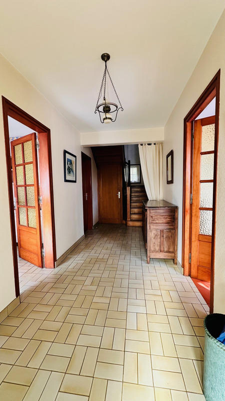 Maison - 169 m² - 9 pièces