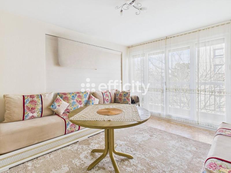 Appartement - 77 m² - 5 pièces