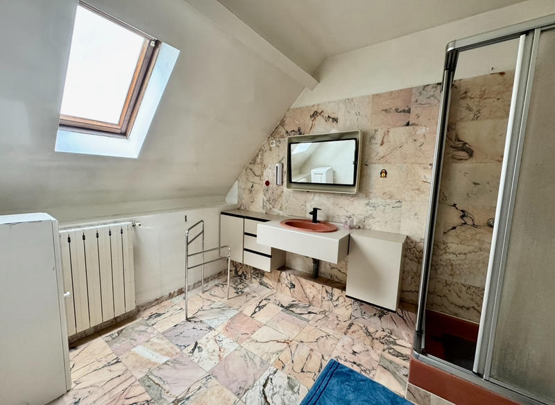 Maison - 244 m² - 8 pièces