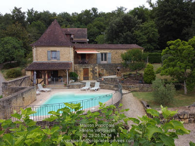 Maison - 300 m² - 12 pièces