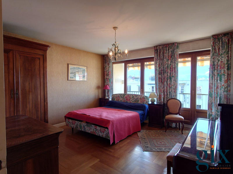 Appartement - 147 m² - 6 pièces