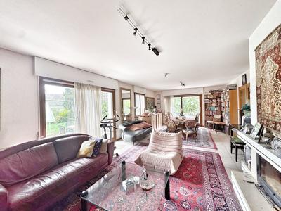 Maison - 231 m² - 7 pièces