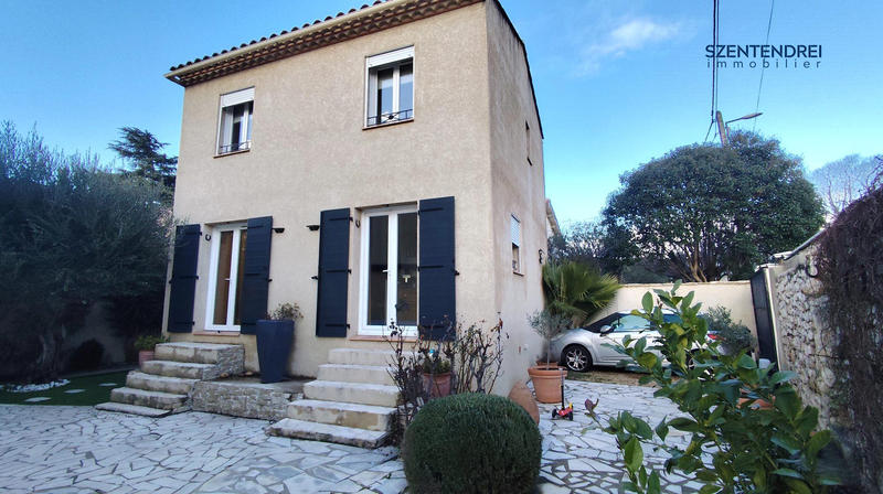 Maison traditionnelle - 75 m² - 4 pièces