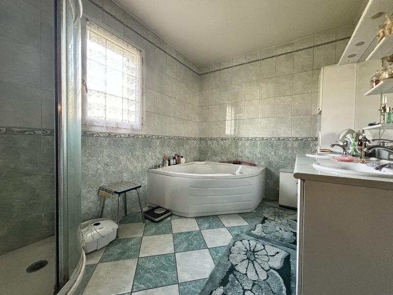 Maison - 210 m² - 8 pièces