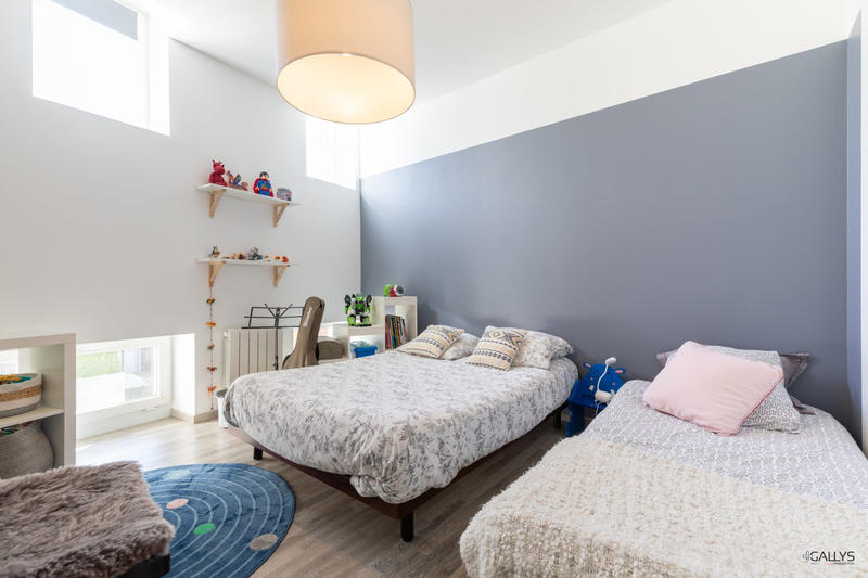 Appartement - 99 m² - 4 pièces