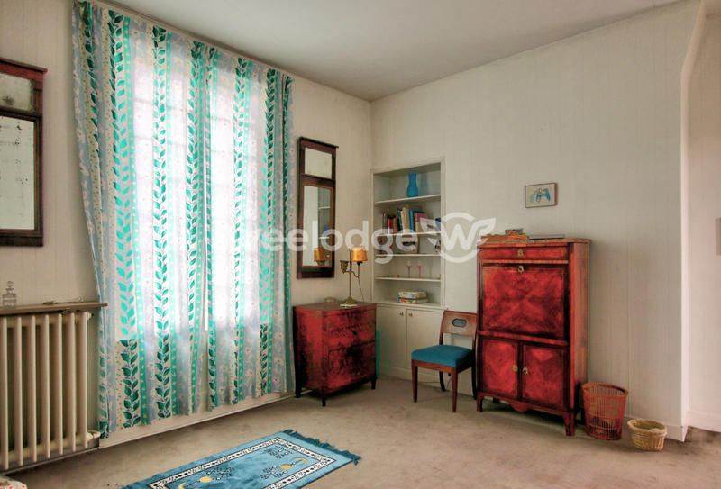 Maison - 232 m² - 12 pièces