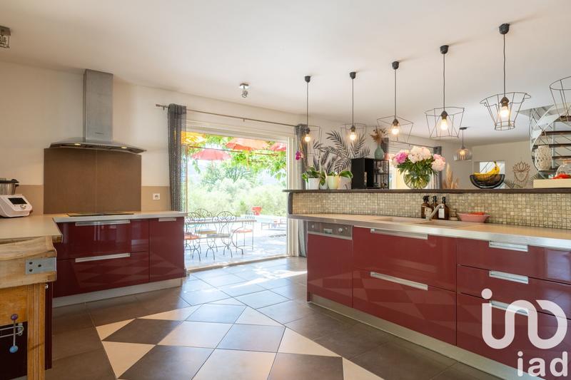 Maison - 290 m² - 6 pièces