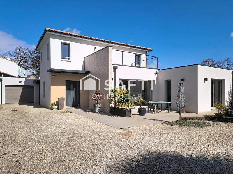 Maison - 178 m² - 6 pièces