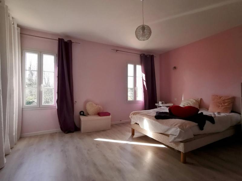 Maison - 325 m² - 10 pièces