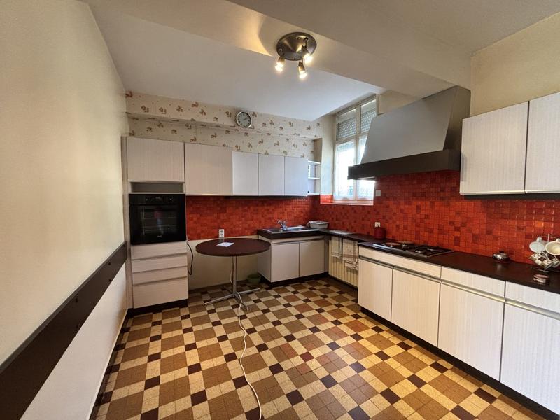 Maison - 180 m² - 9 pièces