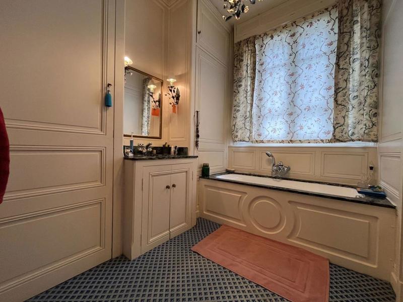 Maison - 210 m² - 6 pièces