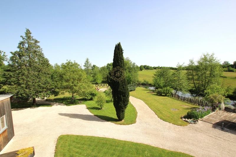 Propriété - 228 m² - 9 pièces