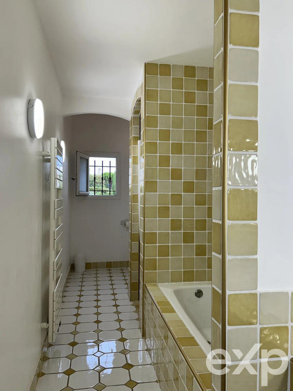 Maison - 232 m² - 8 pièces