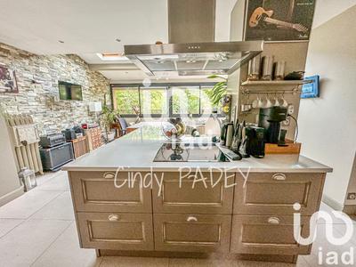 Maison - 220 m² - 9 pièces