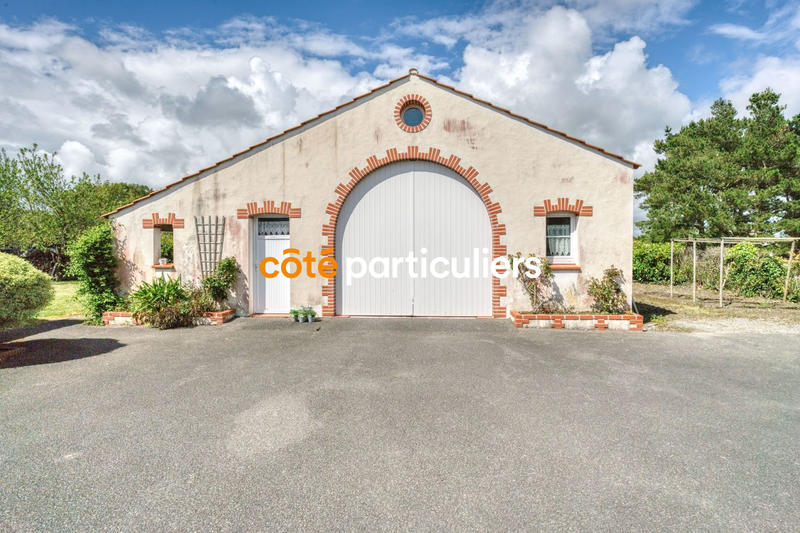 Maison - 220 m² - 8 pièces