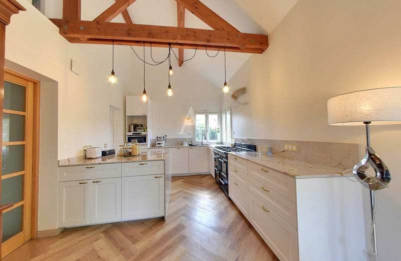 Maison - 185 m² - 6 pièces