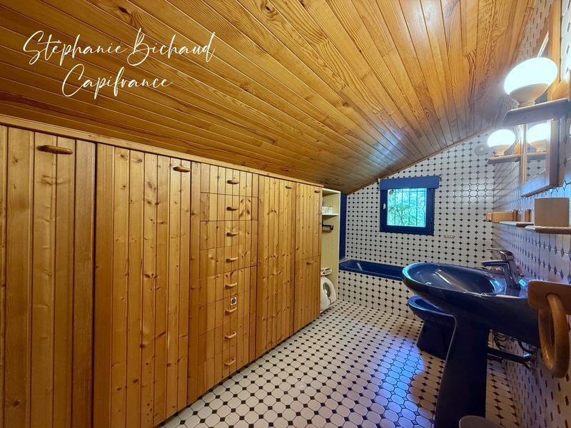 Maison - 212 m² - 7 pièces