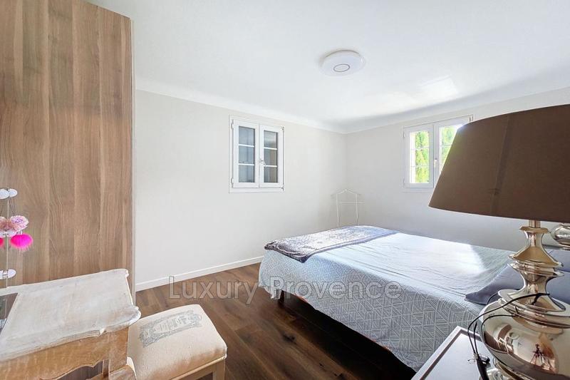 Propriété - 360 m² - 10 pièces