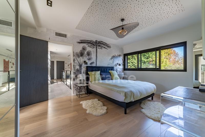 Maison - 400 m² - 12 pièces