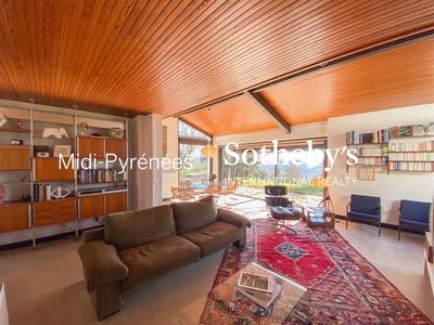 Maison - 232 m² - 9 pièces