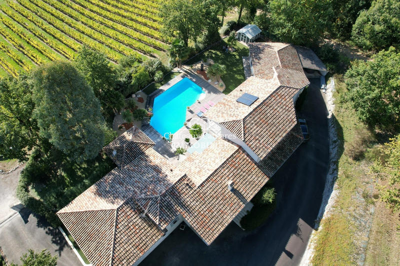 Maison - 350 m² - 10 pièces