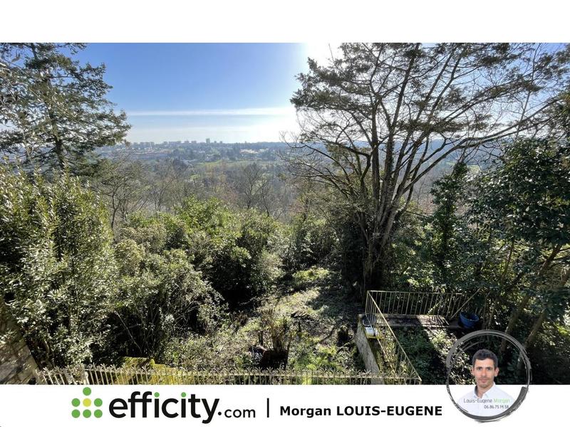 Maison - 272 m² - 8 pièces