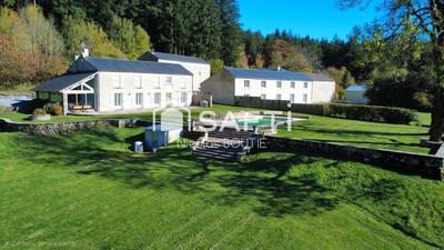 Maison - 450 m² - 13 pièces