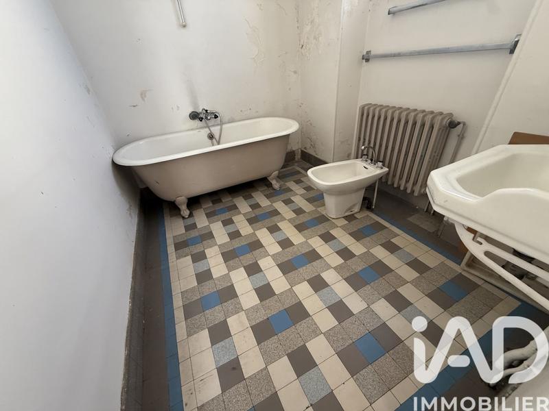 Maison - 225 m² - 7 pièces