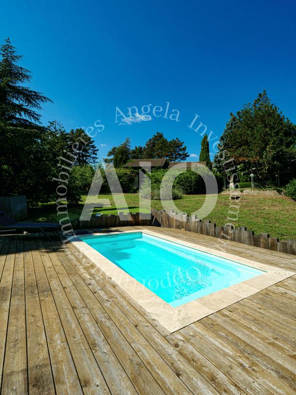 Maison - 200 m² - 5 pièces