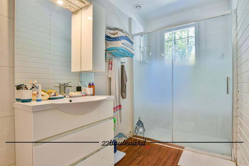 Pavillon - 130 m² - 6 pièces